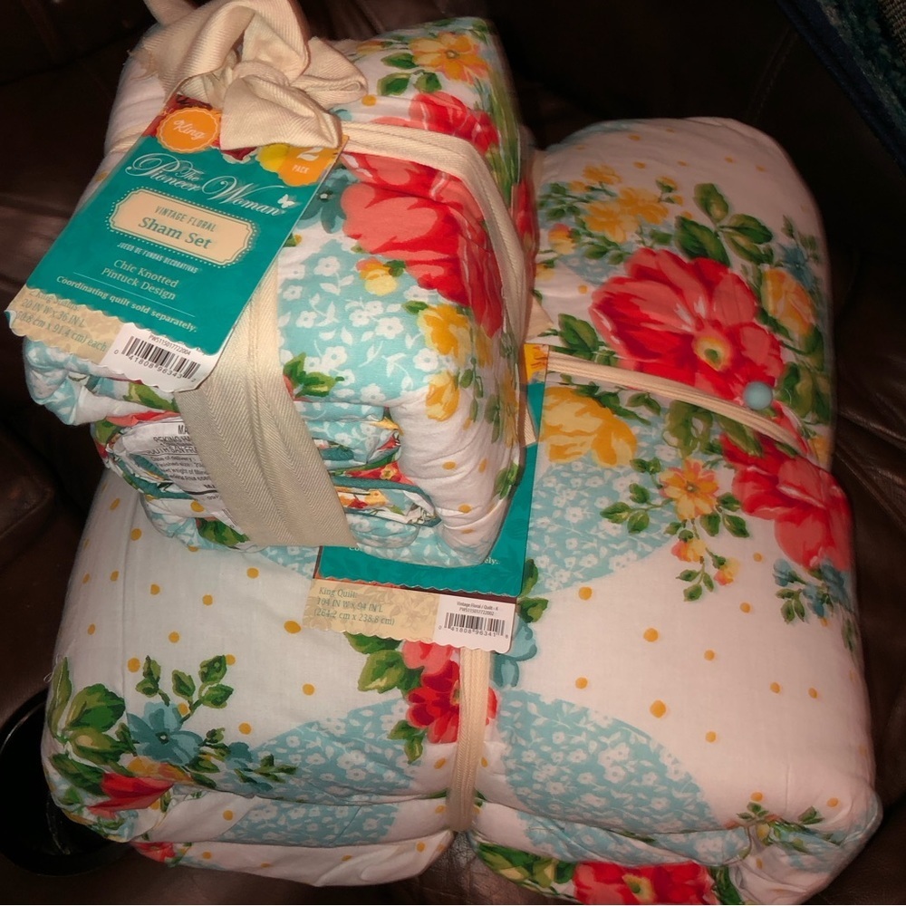 Pioneer woman vintage floral comforter full size